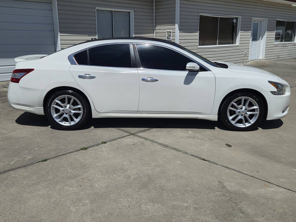 2010 Nissan Maxima Image 4