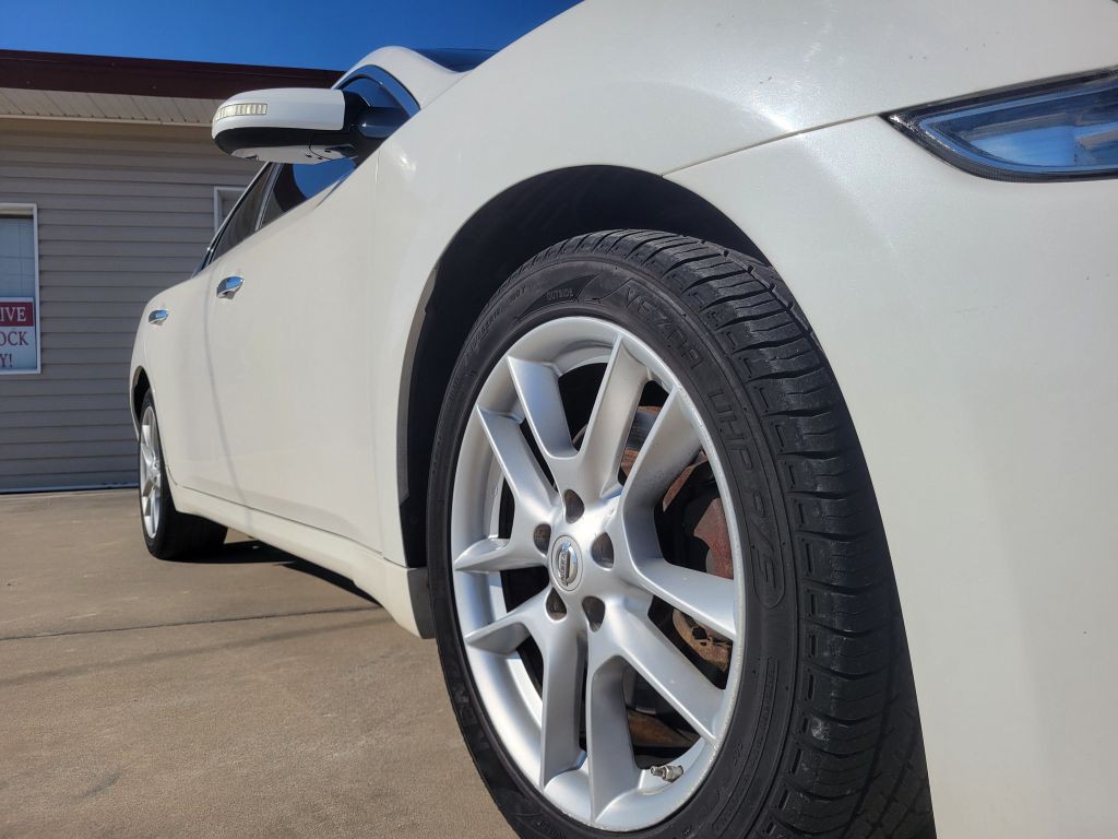 2010 Nissan Maxima Image 12
