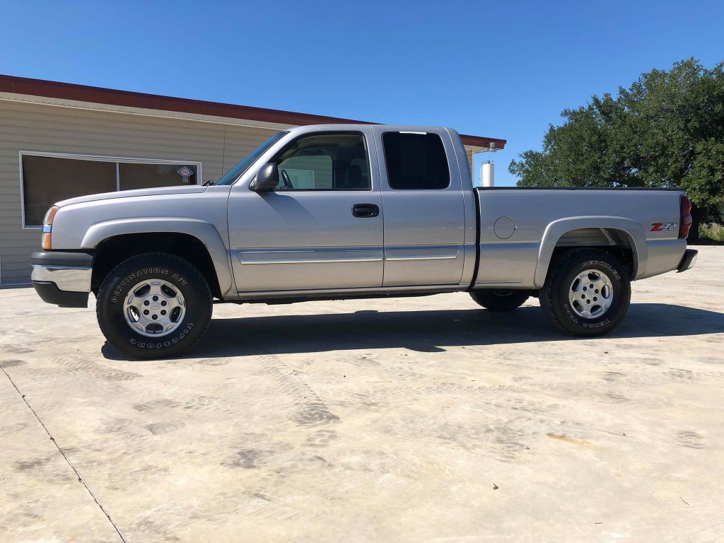 2004 Chevrolet Silverado 1500 Image 2