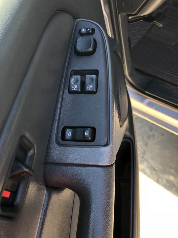 2004 Chevrolet Silverado 1500 Image 10