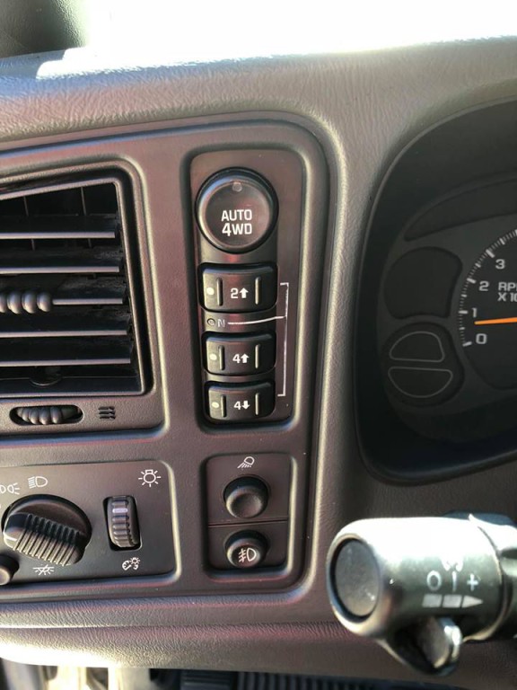 2004 Chevrolet Silverado 1500 Image 12