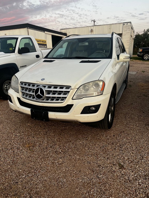 2011 Mercedes-Benz M-Class Image 1