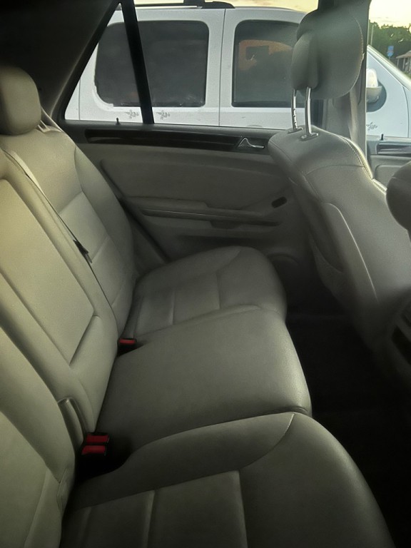2011 Mercedes-Benz M-Class Image 3