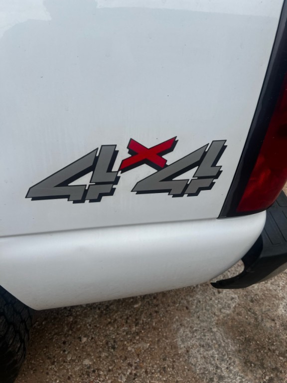 2005 Chevrolet Silverado 1500 Image 2