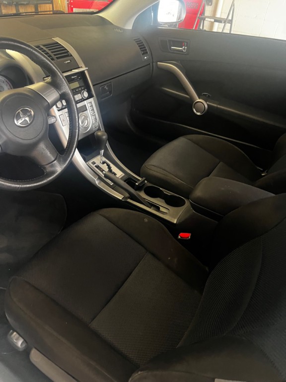2010 Scion tC Image 3
