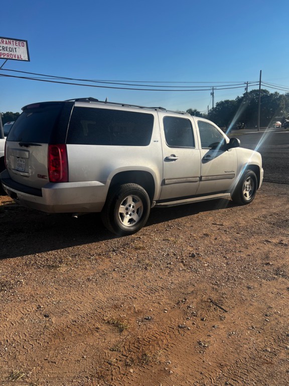 2011 GMC Yukon Image 2