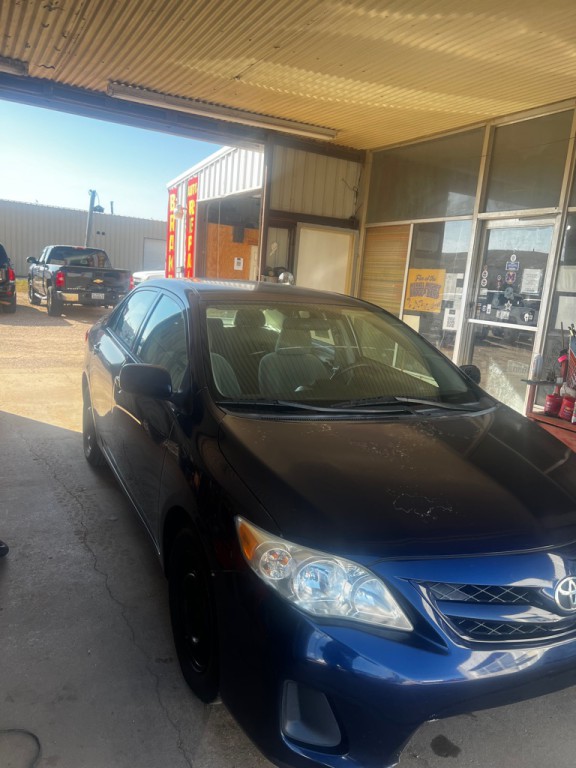 2013 Toyota Corolla Image 1