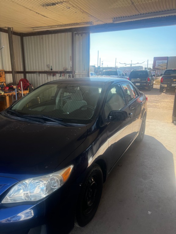 2013 Toyota Corolla Image 2