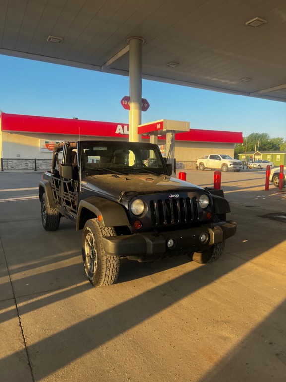 2013 Jeep Wrangler Unlimited Image 2