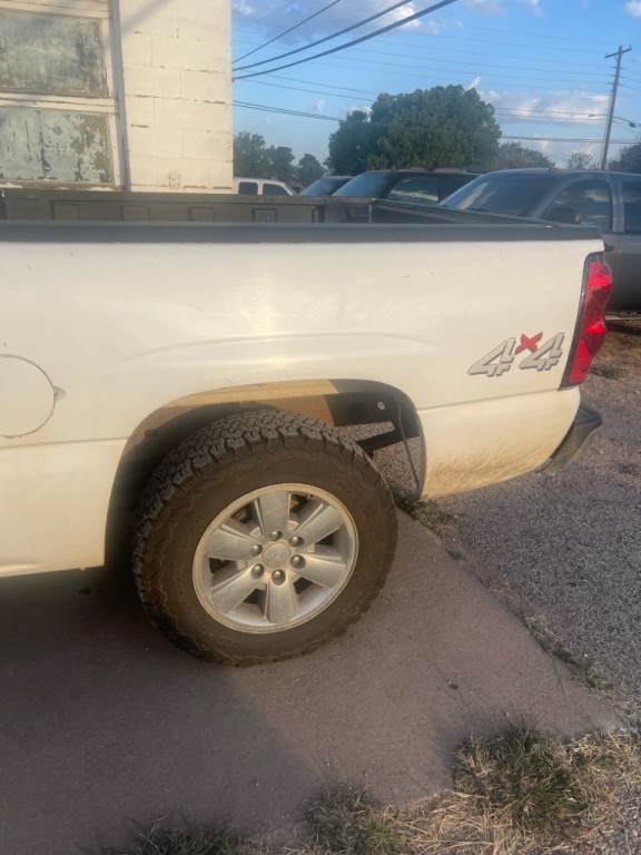 2007 Chevrolet Silverado 1500 Image 2