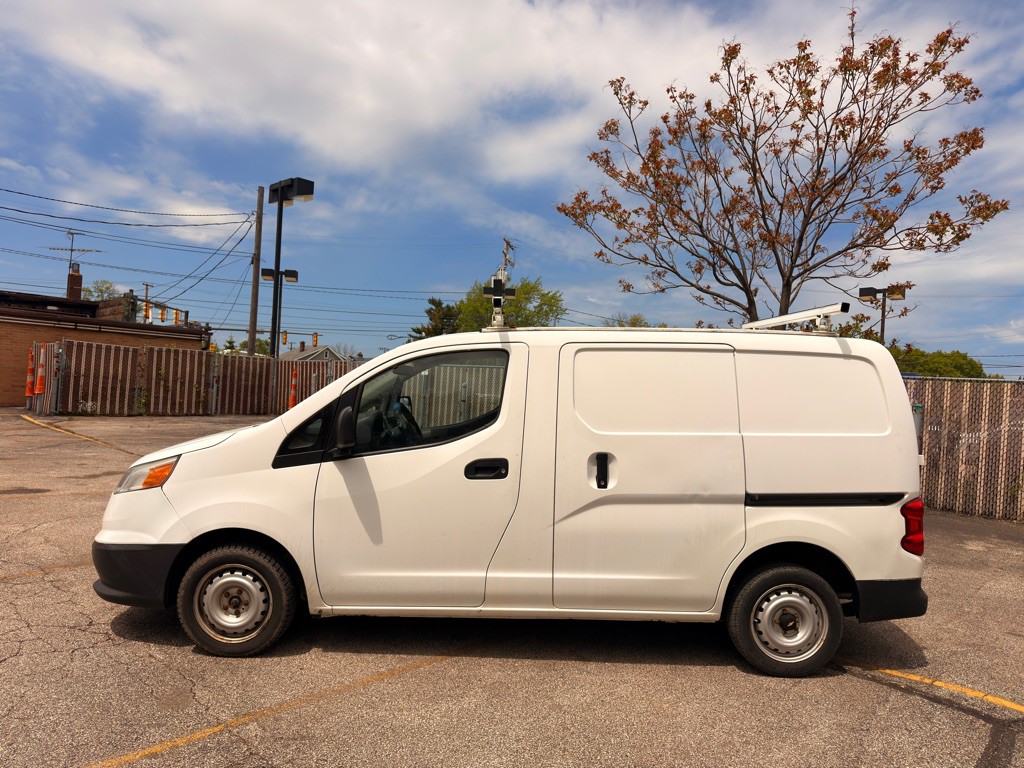 2015 Chevrolet Express Image 2