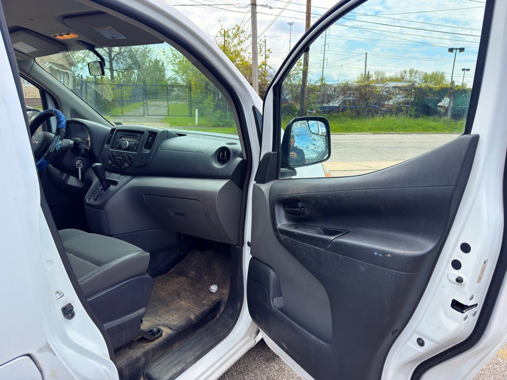 2015 Chevrolet Express Image 9