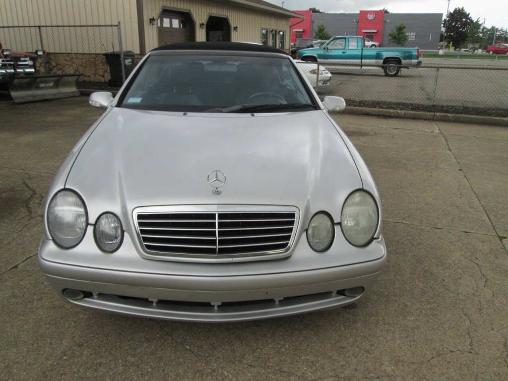 2003 Mercedes-Benz CLK-Class Image 2