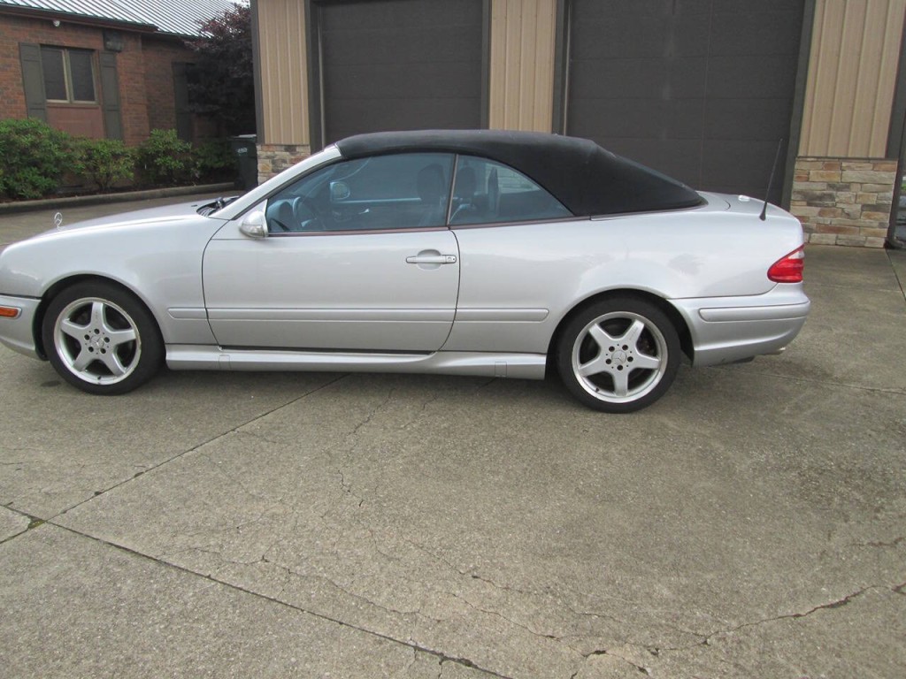 2003 Mercedes-Benz CLK-Class Image 3