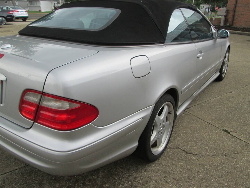 2003 Mercedes-Benz CLK-Class Image 4