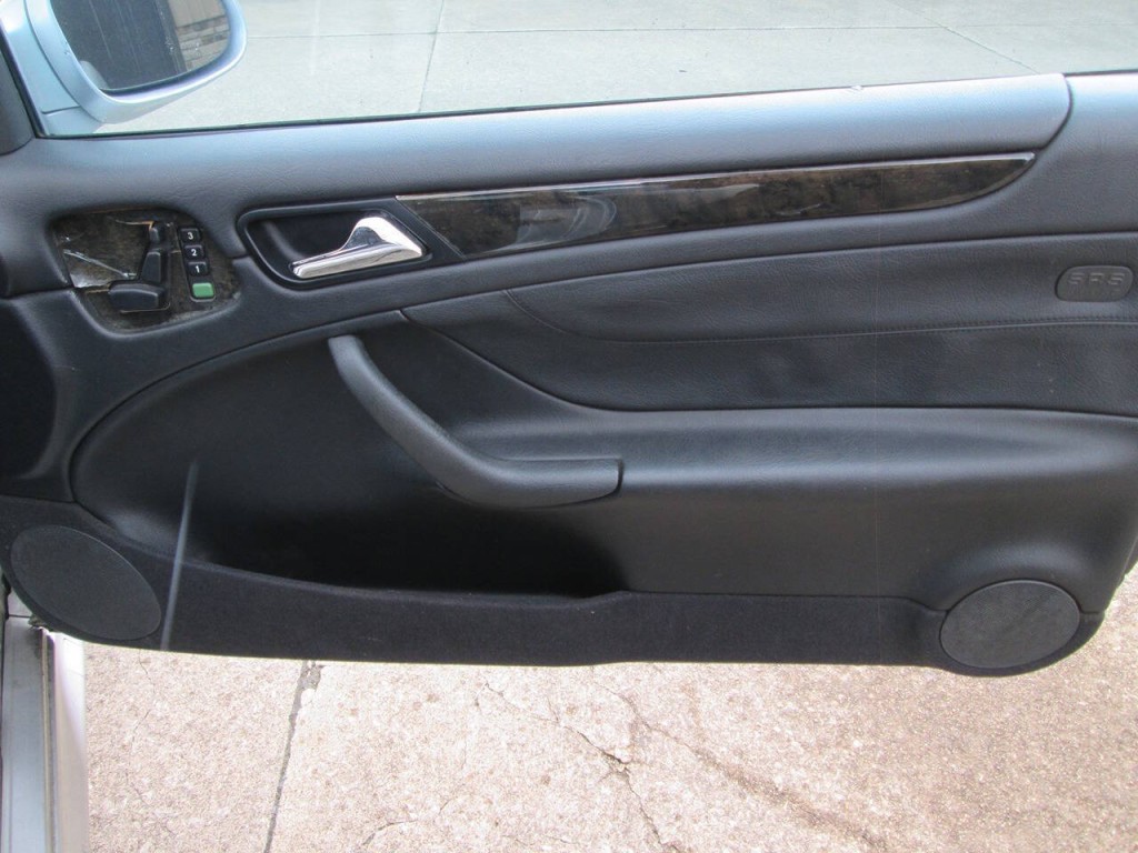 2003 Mercedes-Benz CLK-Class Image 10