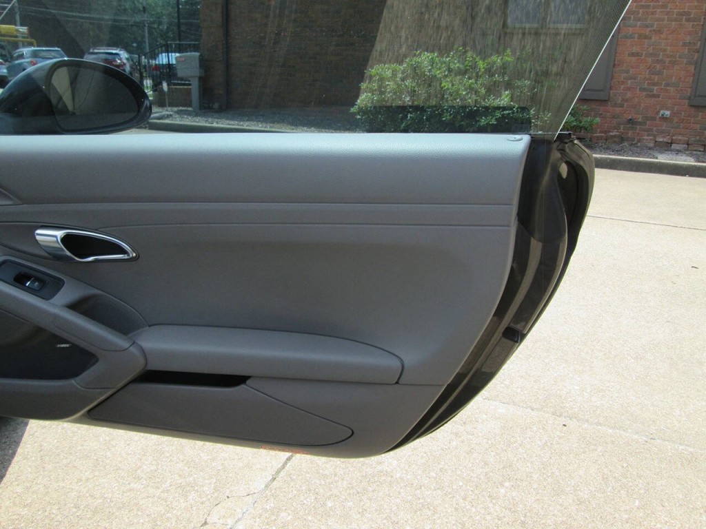2015 Porsche Cayman Image 13
