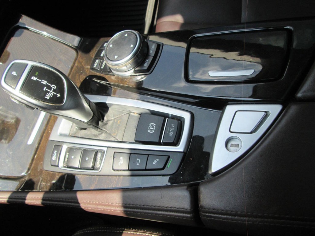 2016 BMW 5 Series Image 23