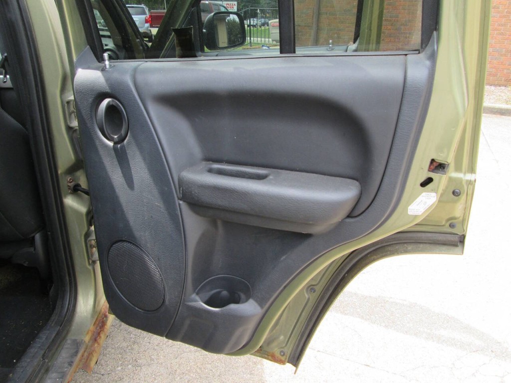 2002 Jeep Liberty Image 16