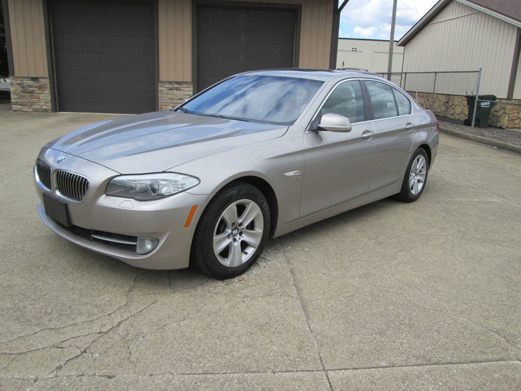 2012 BMW 5 Series Image 2