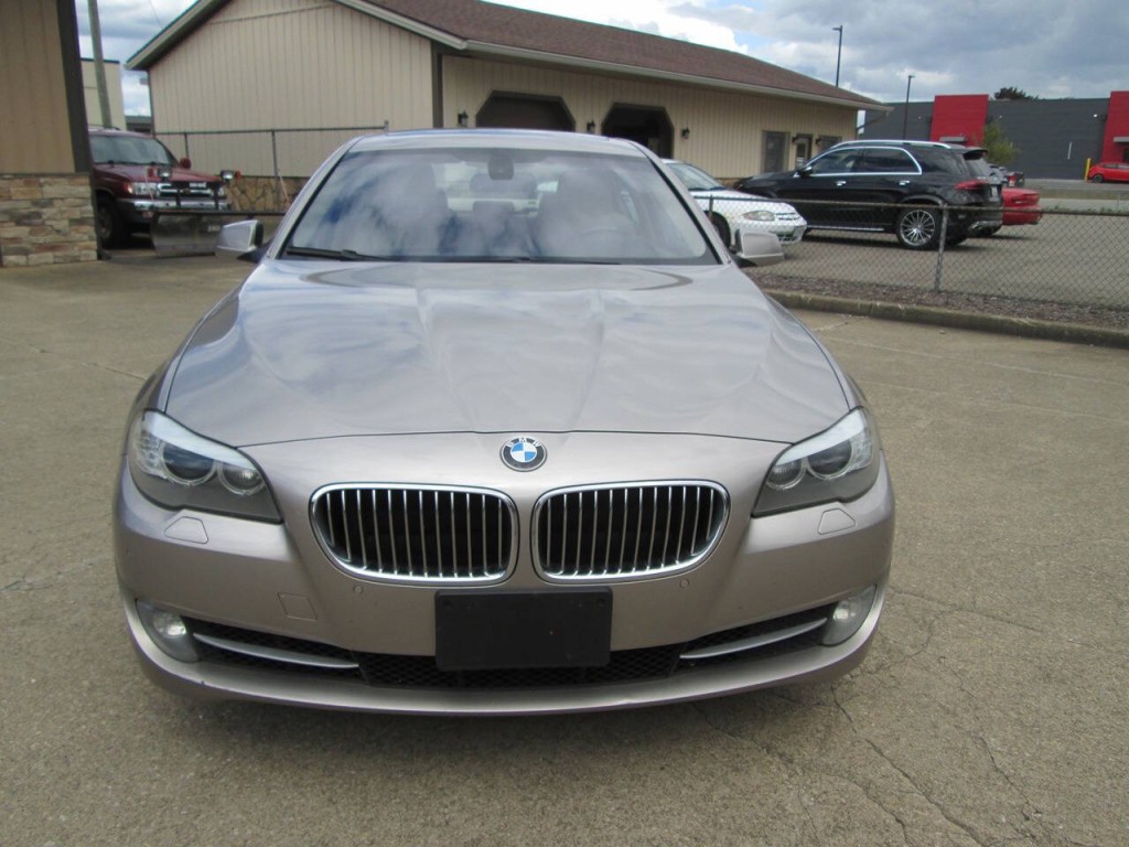 2012 BMW 5 Series Image 3