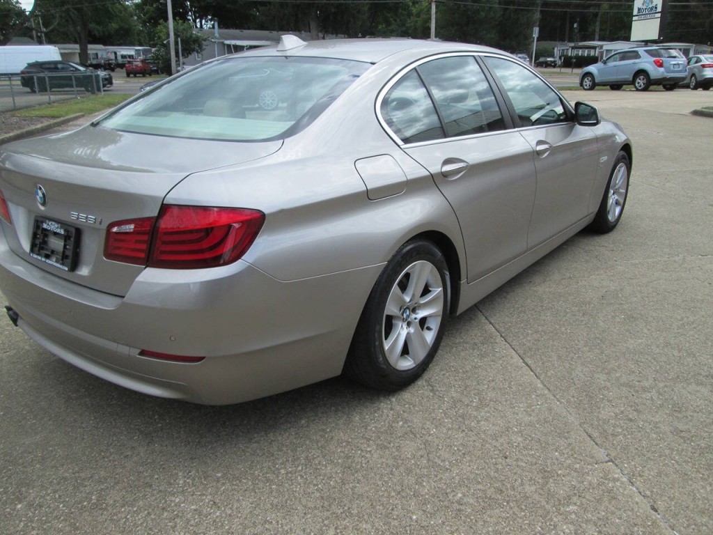2012 BMW 5 Series Image 7
