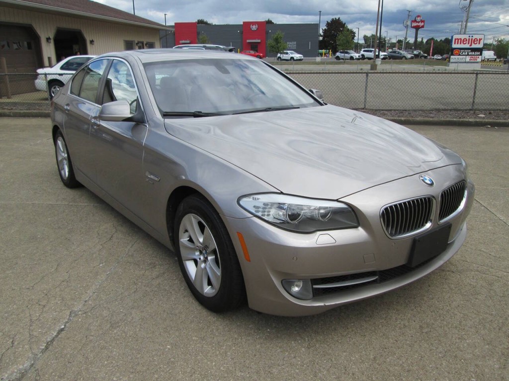 2012 BMW 5 Series Image 9