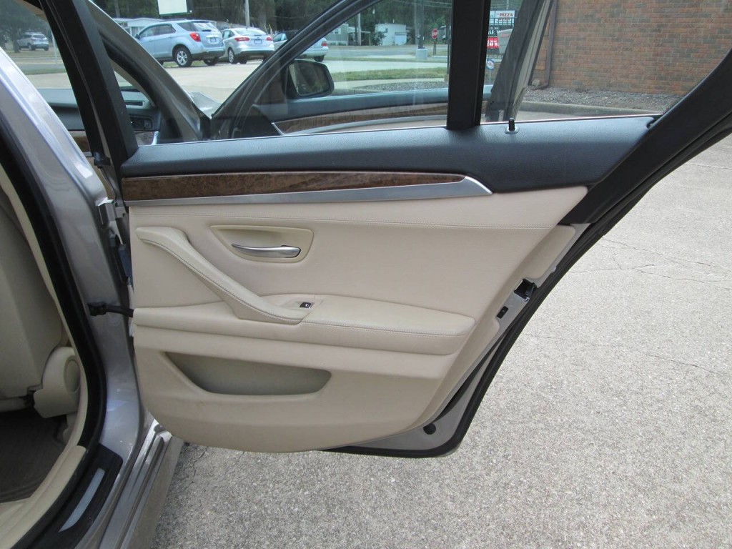 2012 BMW 5 Series Image 16