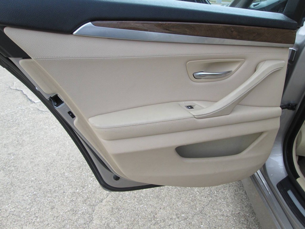 2012 BMW 5 Series Image 15