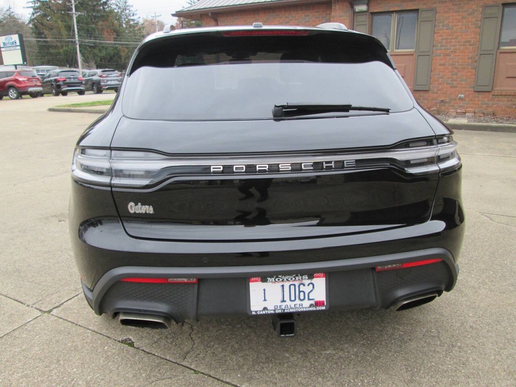 2023 Porsche Macan Image 6