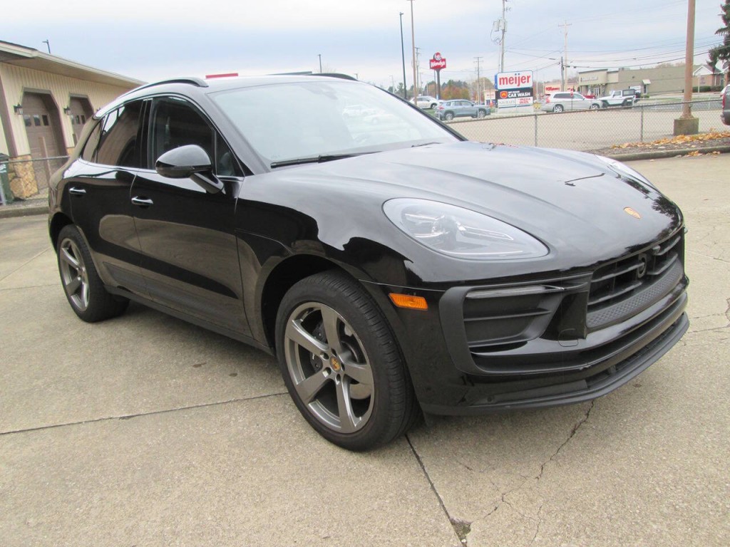 2023 Porsche Macan Image 9