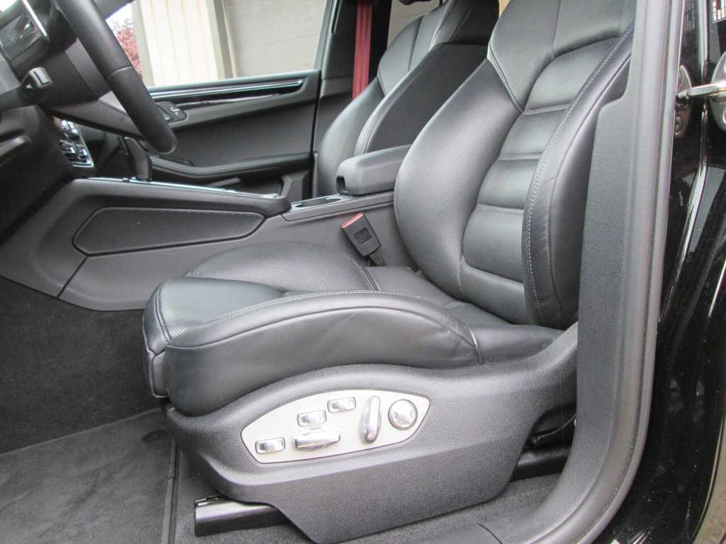 2023 Porsche Macan Image 10