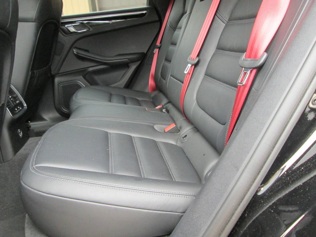 2023 Porsche Macan Image 11