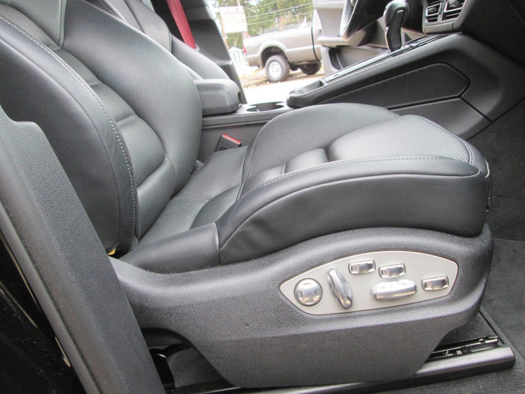 2023 Porsche Macan Image 13