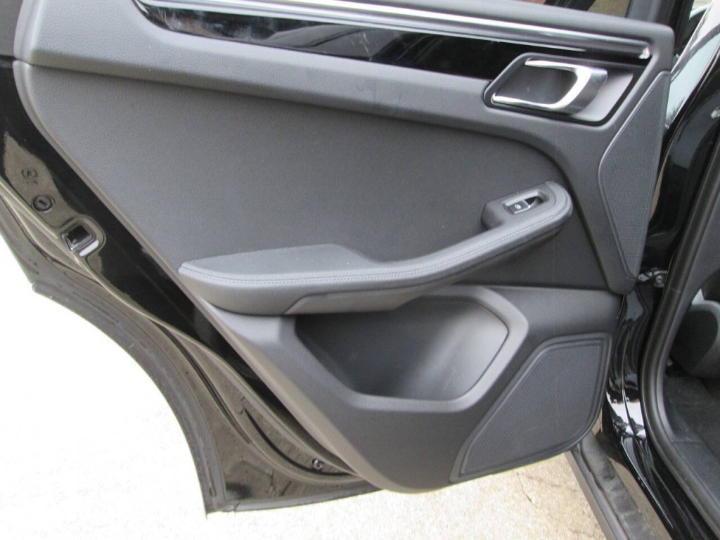 2023 Porsche Macan Image 15