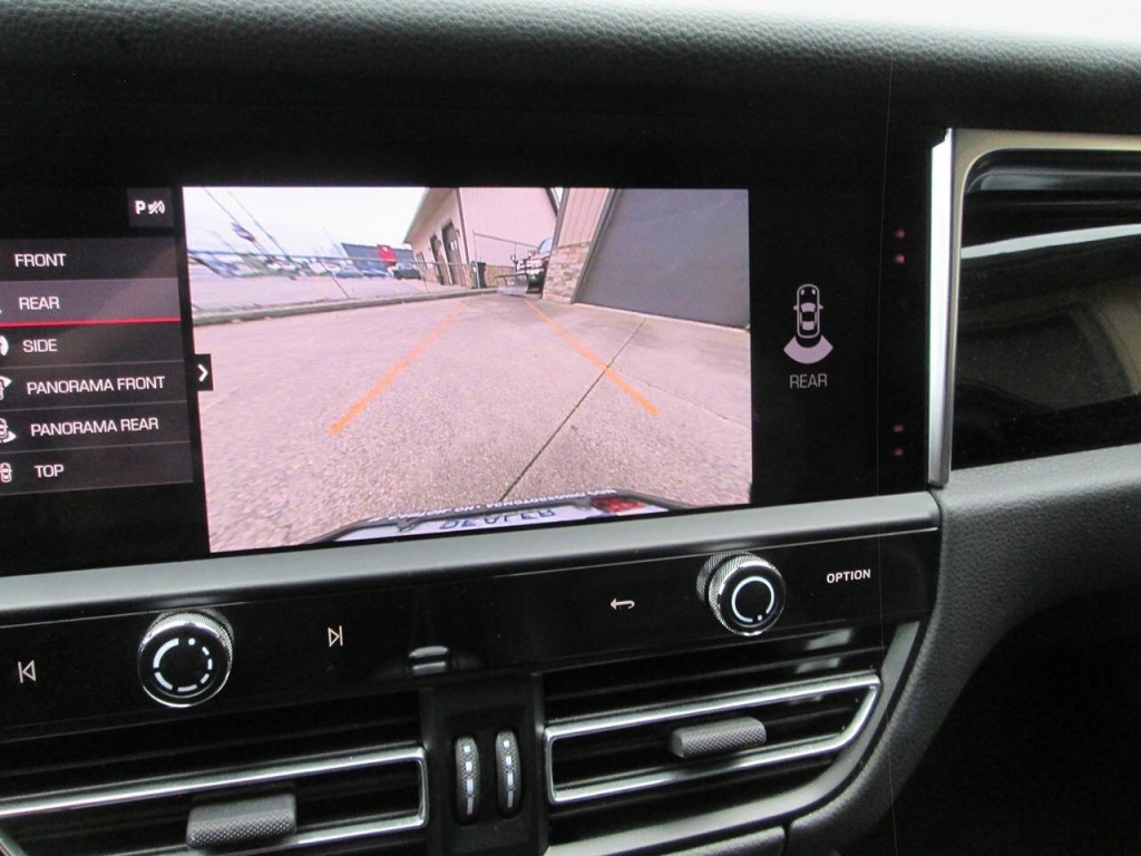 2023 Porsche Macan Image 20