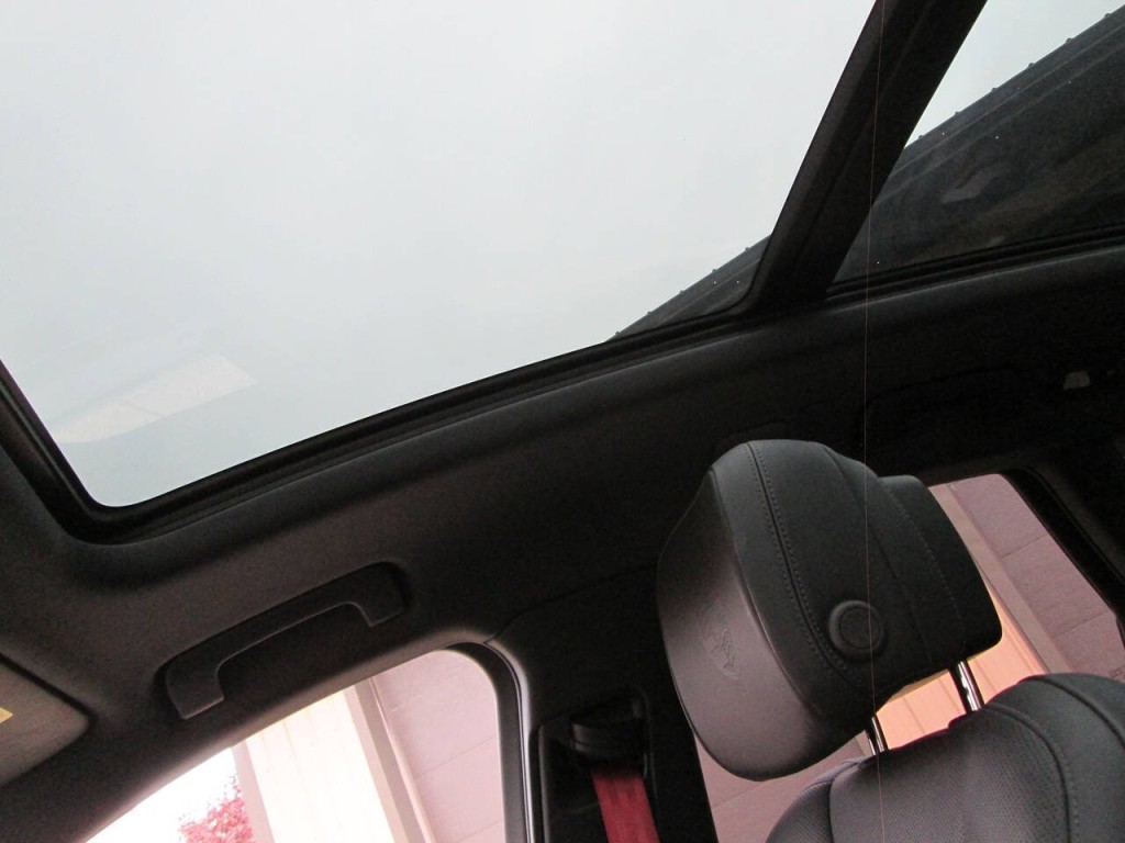 2023 Porsche Macan Image 24