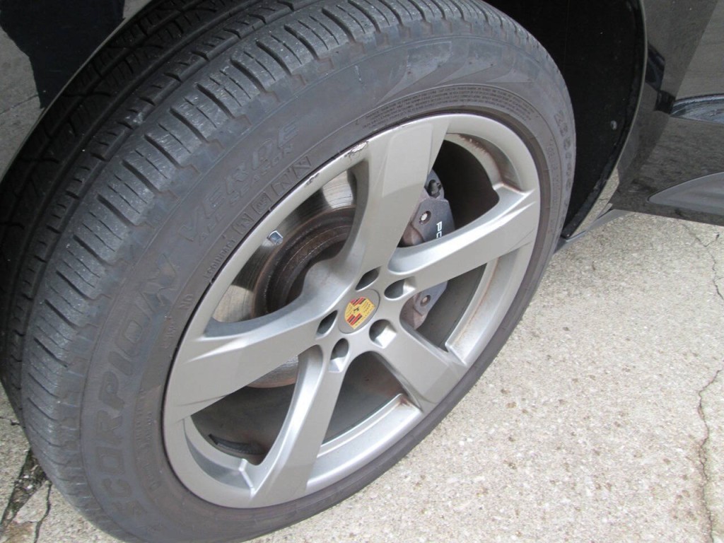 2023 Porsche Macan Image 25