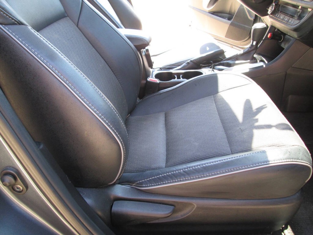 2016 Toyota Corolla Image 12