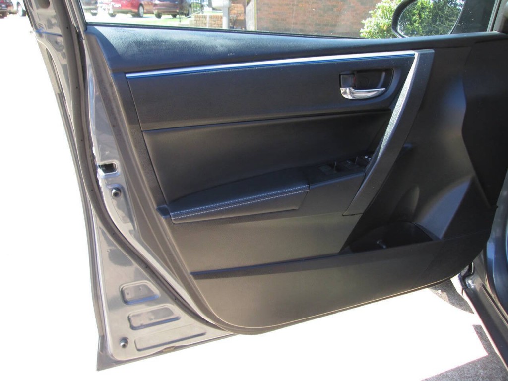 2016 Toyota Corolla Image 13