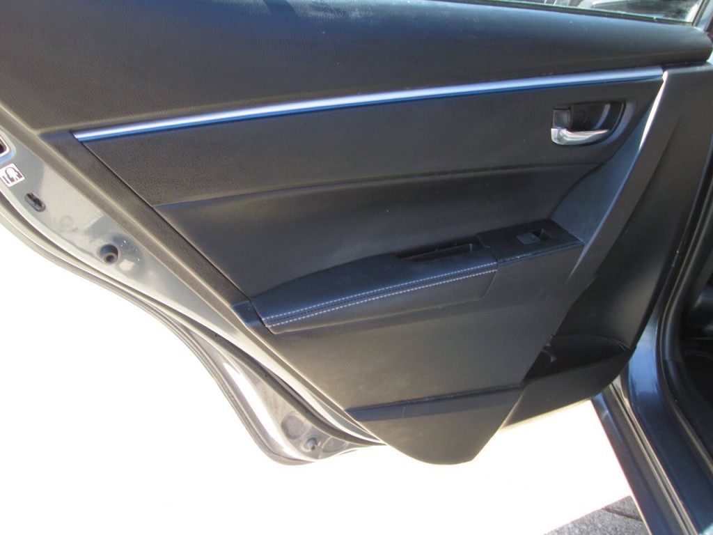 2016 Toyota Corolla Image 14