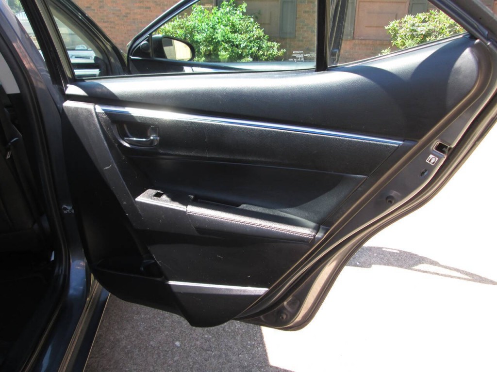 2016 Toyota Corolla Image 15