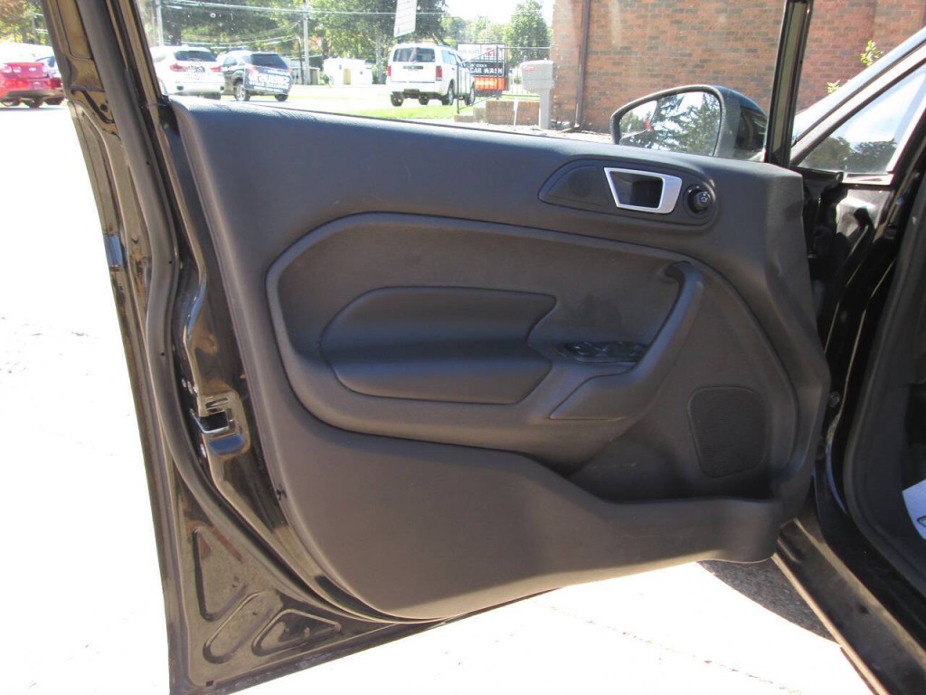 2016 Ford Fiesta Image 14