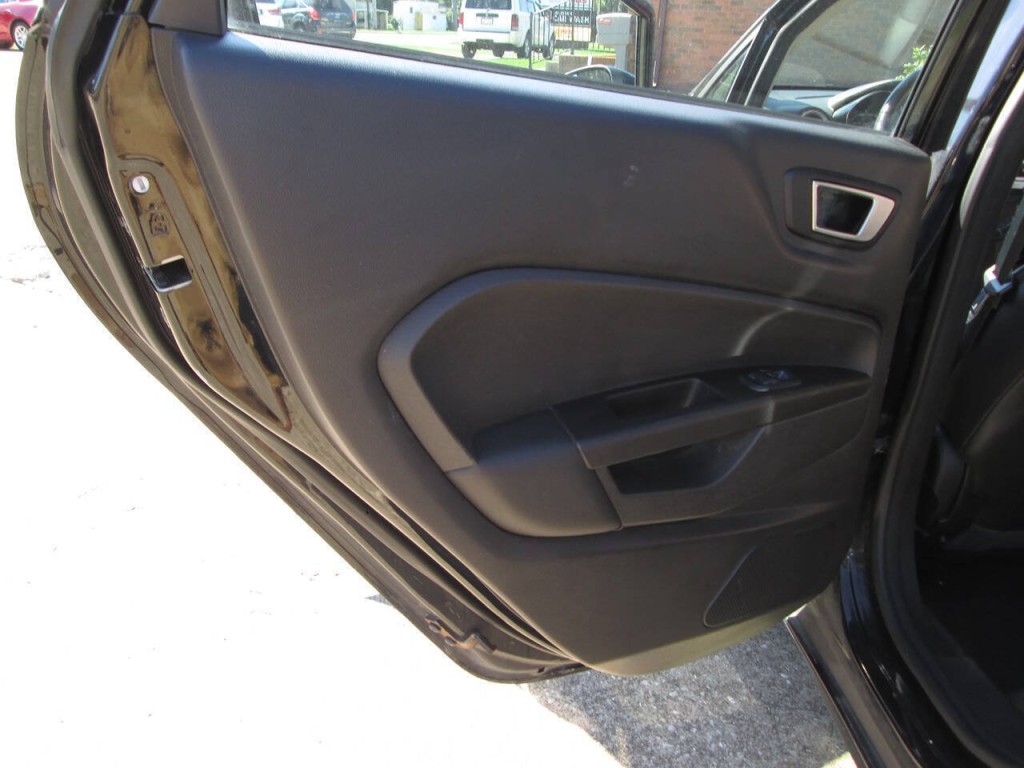 2016 Ford Fiesta Image 15