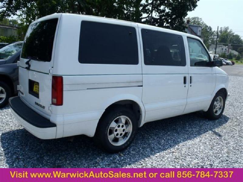 2003 Chevrolet Astro Image 3