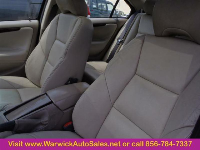 2004 Volvo S60 Image 2