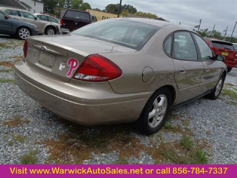 2005 Ford Taurus Image 2
