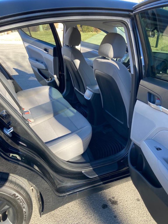 2019 Hyundai Elantra Image 11