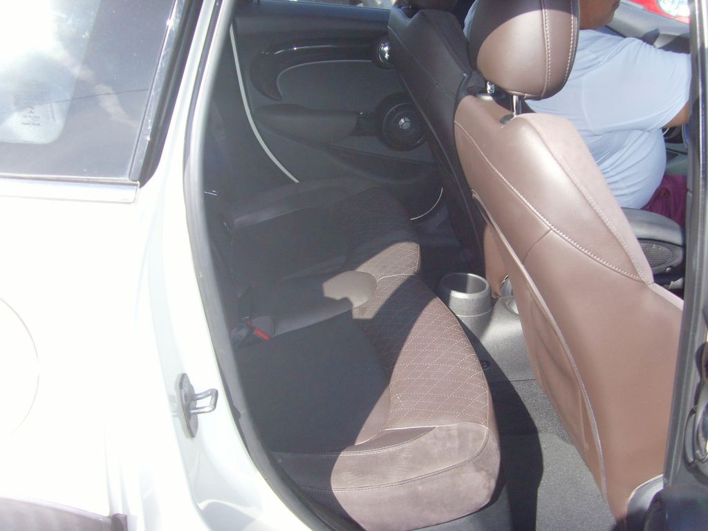 2015 MINI Cooper Image 11