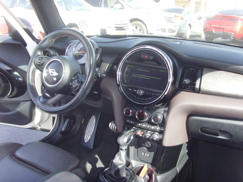 2015 MINI Cooper Image 12
